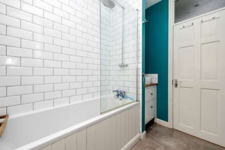 High Road, London, E10, Image 15