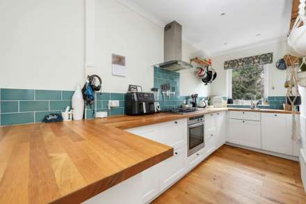 High Road, London, E10, Image 17