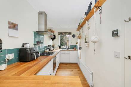 High Road, London, E10, Image 18