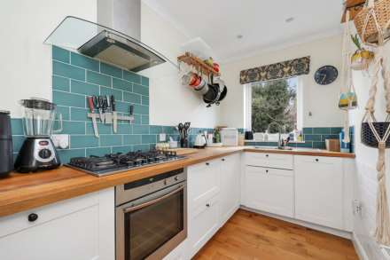 High Road, London, E10, Image 19