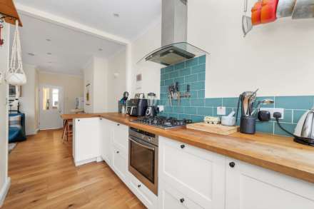 High Road, London, E10, Image 20