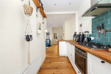 High Road, London, E10, Image 21