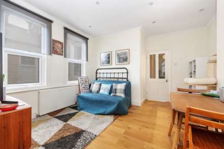 High Road, London, E10, Image 22