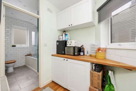 High Road, London, E10, Image 25