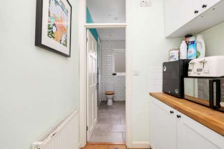 High Road, London, E10, Image 26