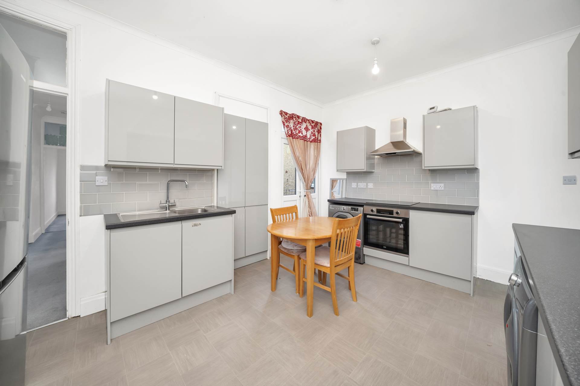 Park Road, Leyton, E10, Image 4