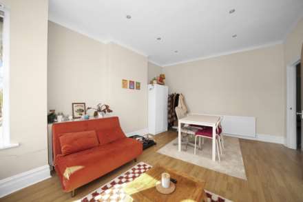 Hainault Road, Leytonstone, Image 4