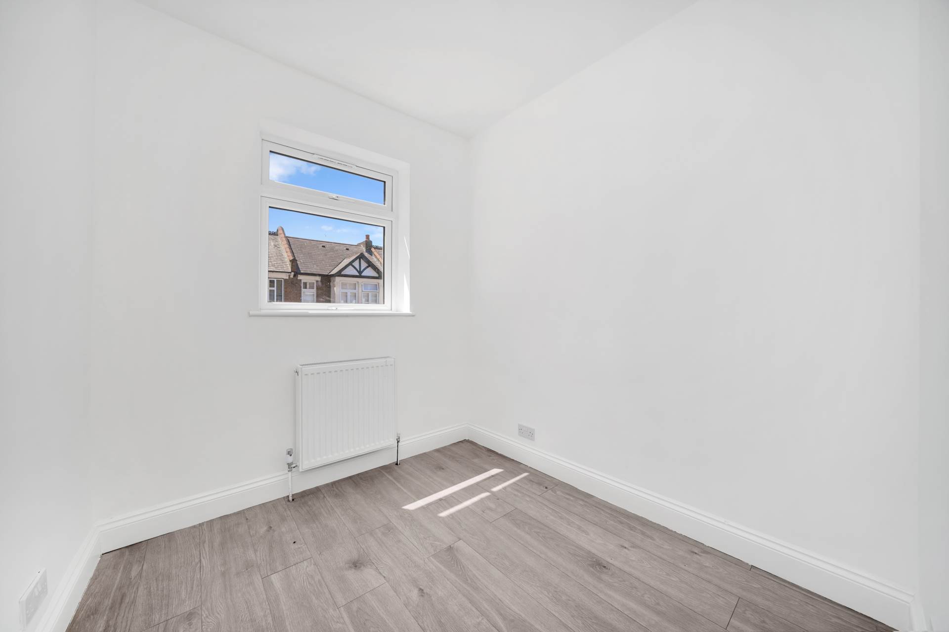 West End Avenue, Leyton, E10, Image 16