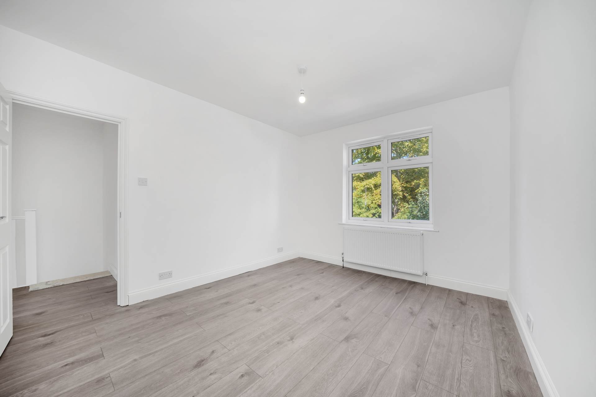 West End Avenue, Leyton, E10, Image 20