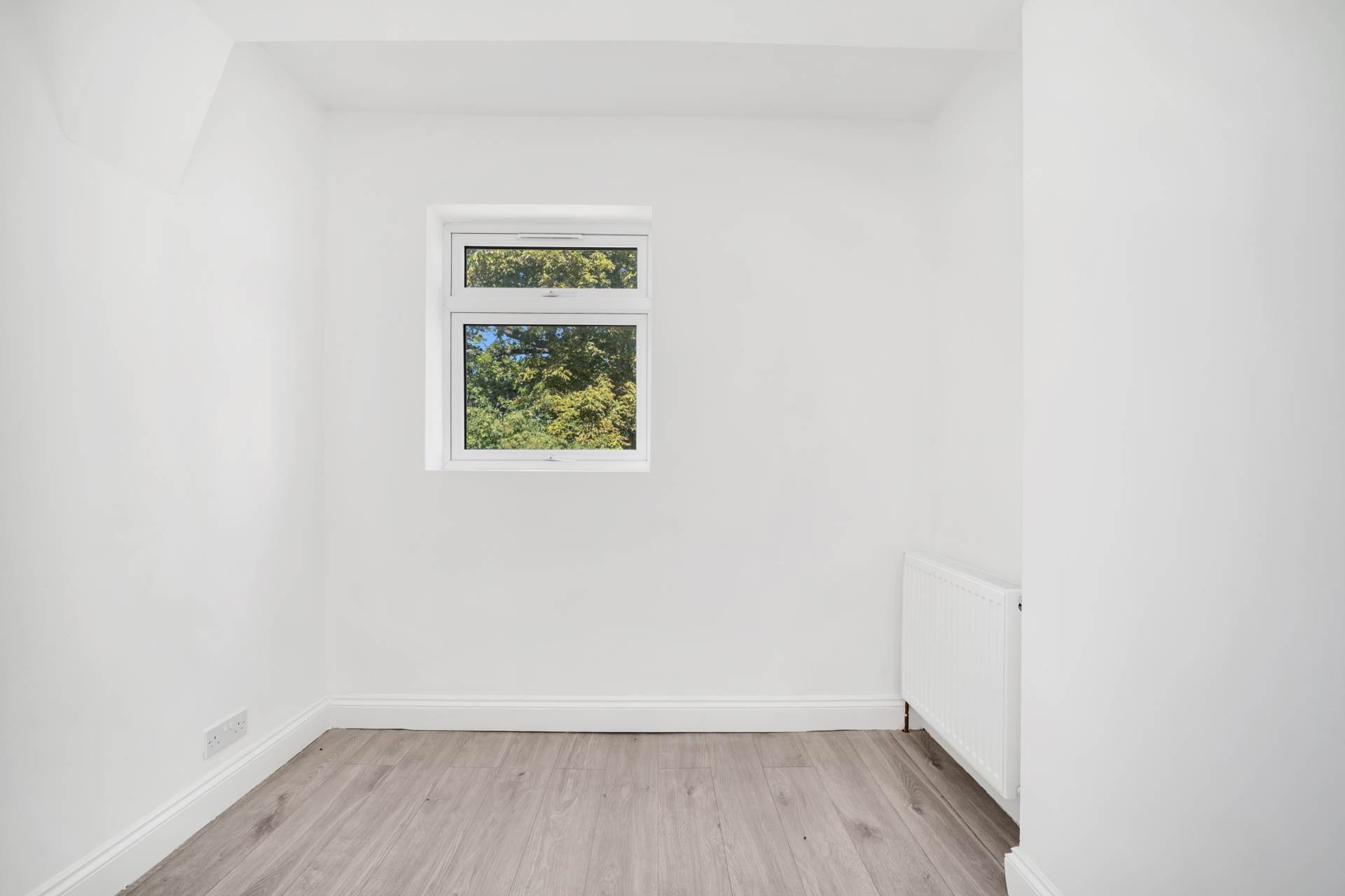 West End Avenue, Leyton, E10, Image 21