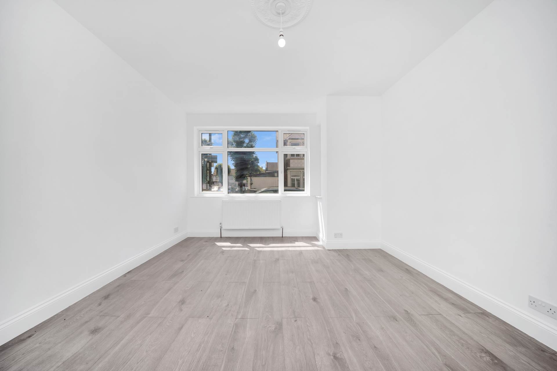 West End Avenue, Leyton, E10, Image 3