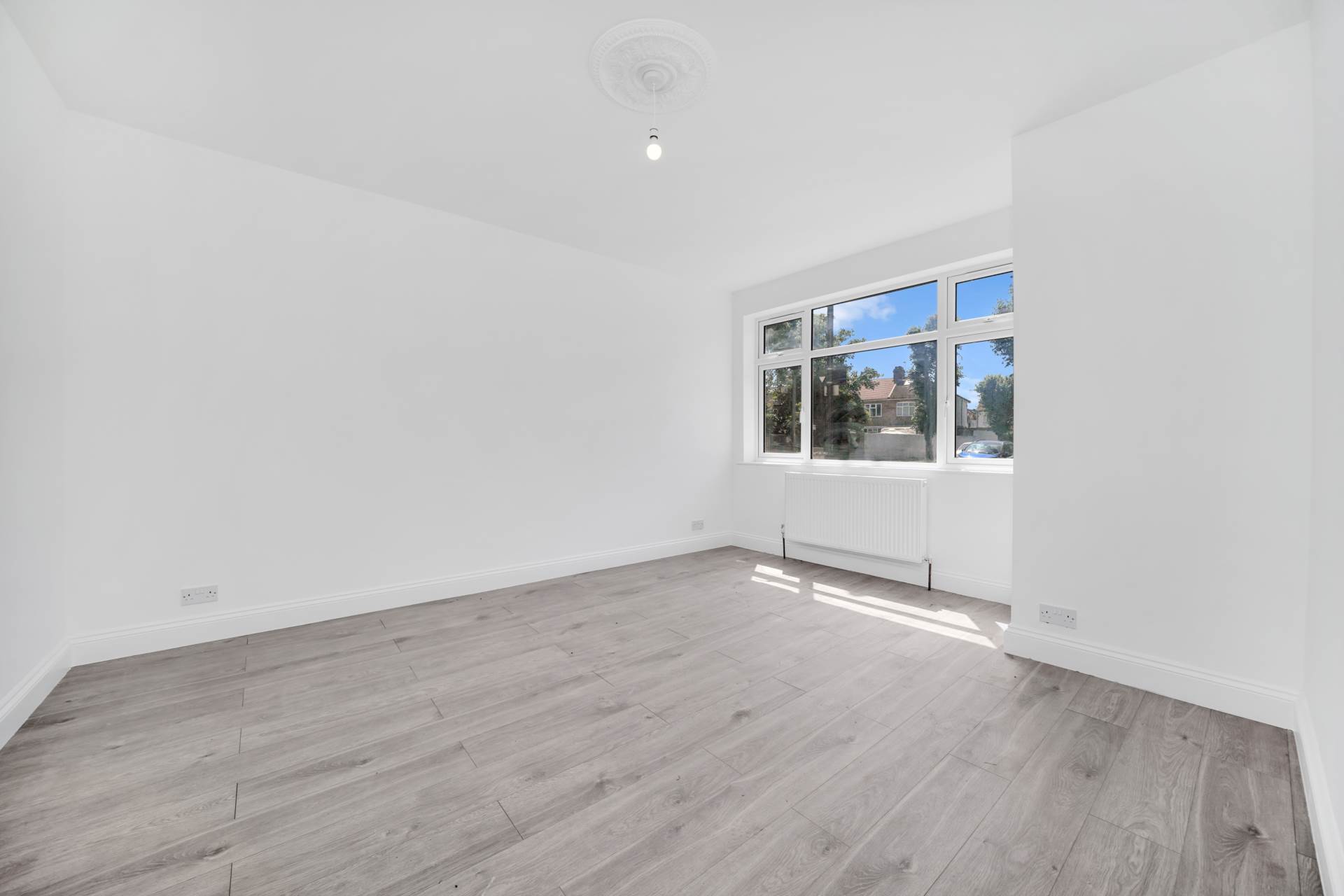 West End Avenue, Leyton, E10, Image 4
