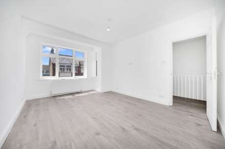 West End Avenue, Leyton, E10, Image 13