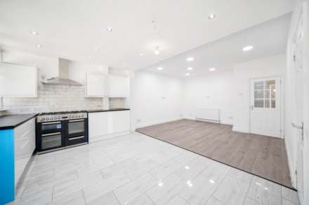 West End Avenue, Leyton, E10, Image 2