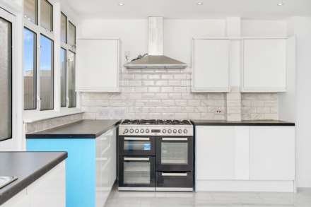 West End Avenue, Leyton, E10, Image 8