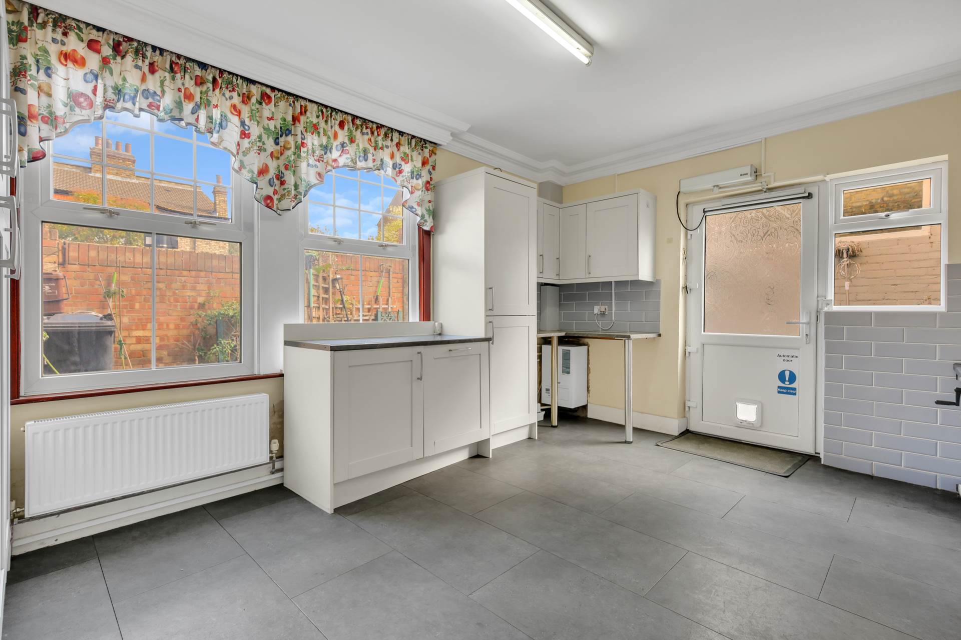 Newport Road, Leyton, E10, Image 9