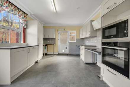 Newport Road, Leyton, E10, Image 7