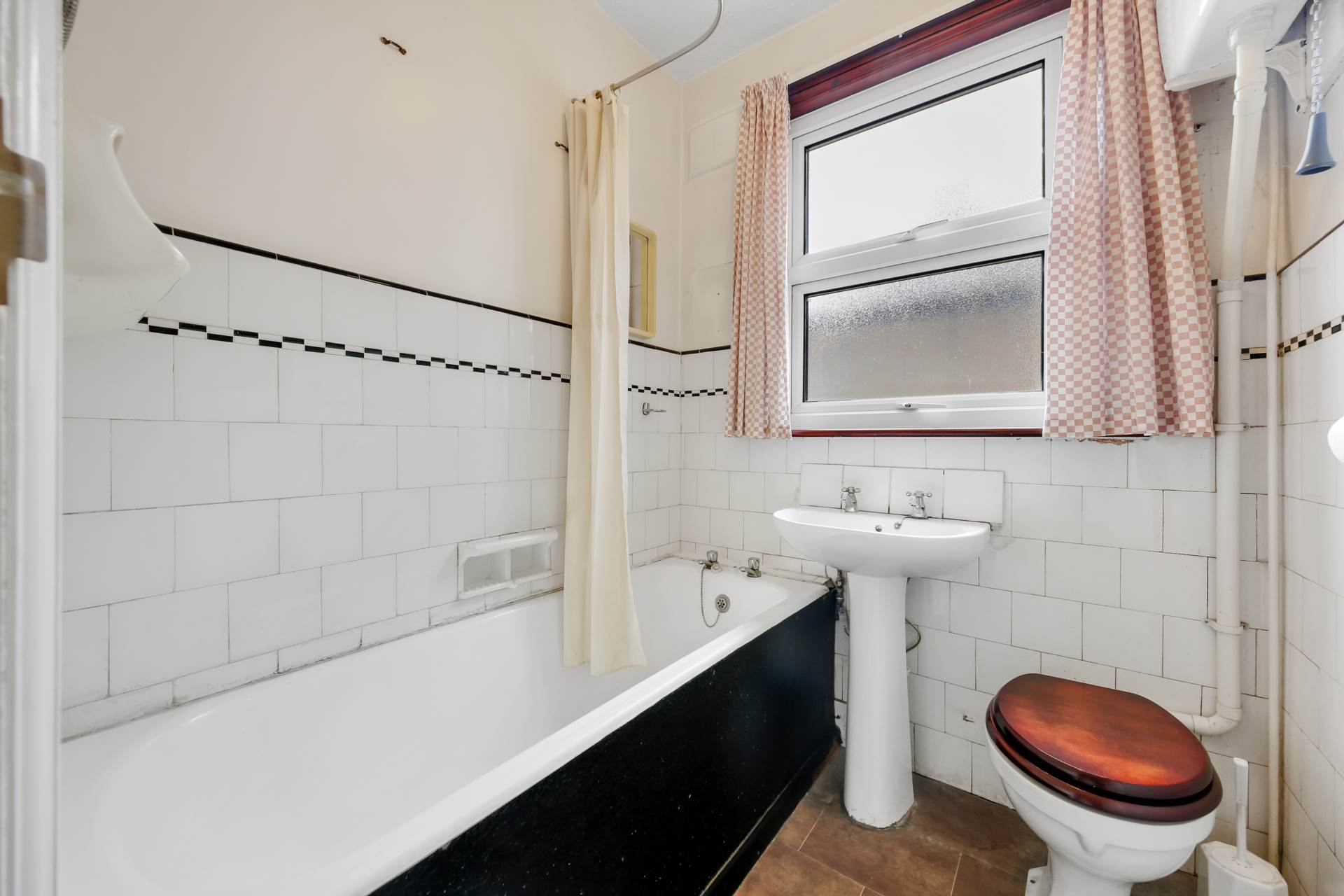 Colchester Road, Leyton, E10, Image 19