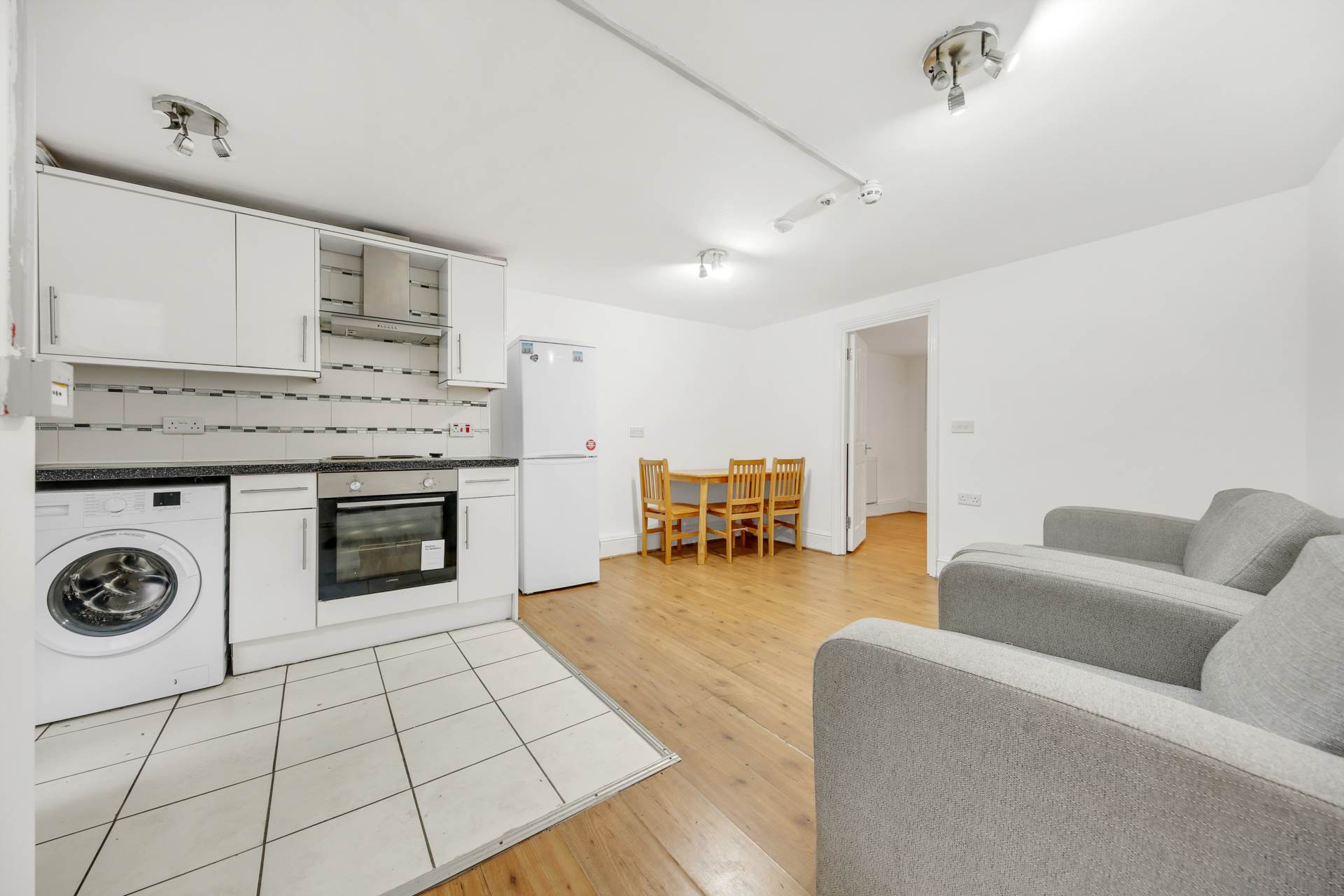 Capworth Street, Leyton, E10, Image 3