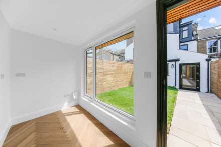 Pearcroft Road, Leytonstone, E11, Image 27