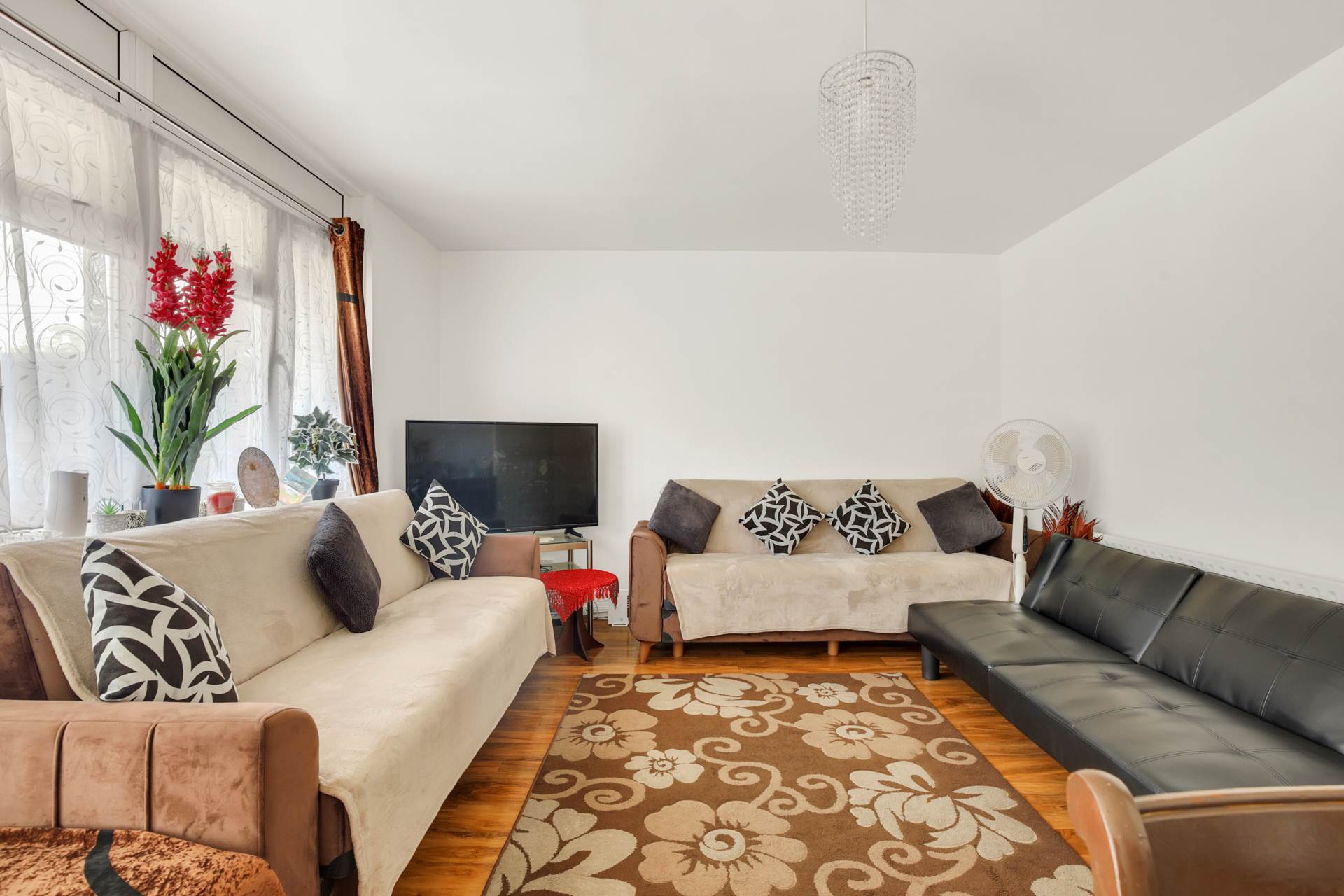 Russel Court, Leyton, E10, Image 2
