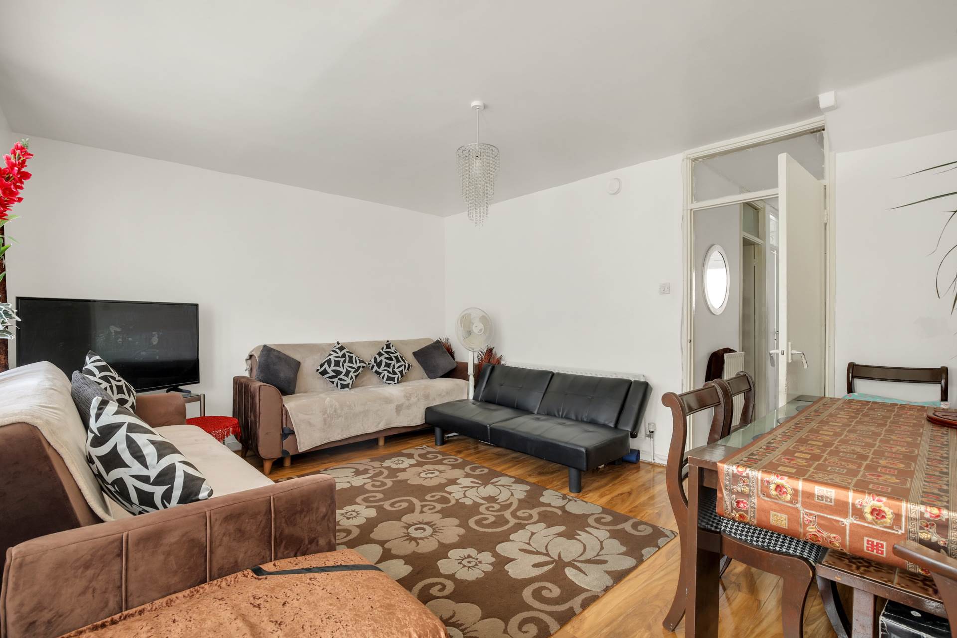 Russel Court, Leyton, E10, Image 3