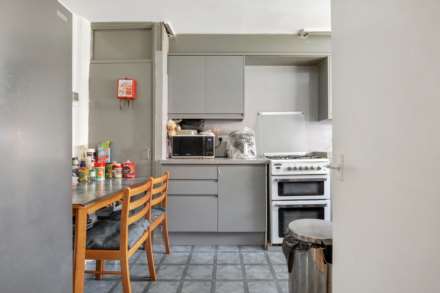 Russel Court, Leyton, E10, Image 9