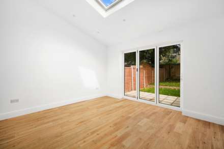 Leasowes Road, Leyton, E10, Image 5