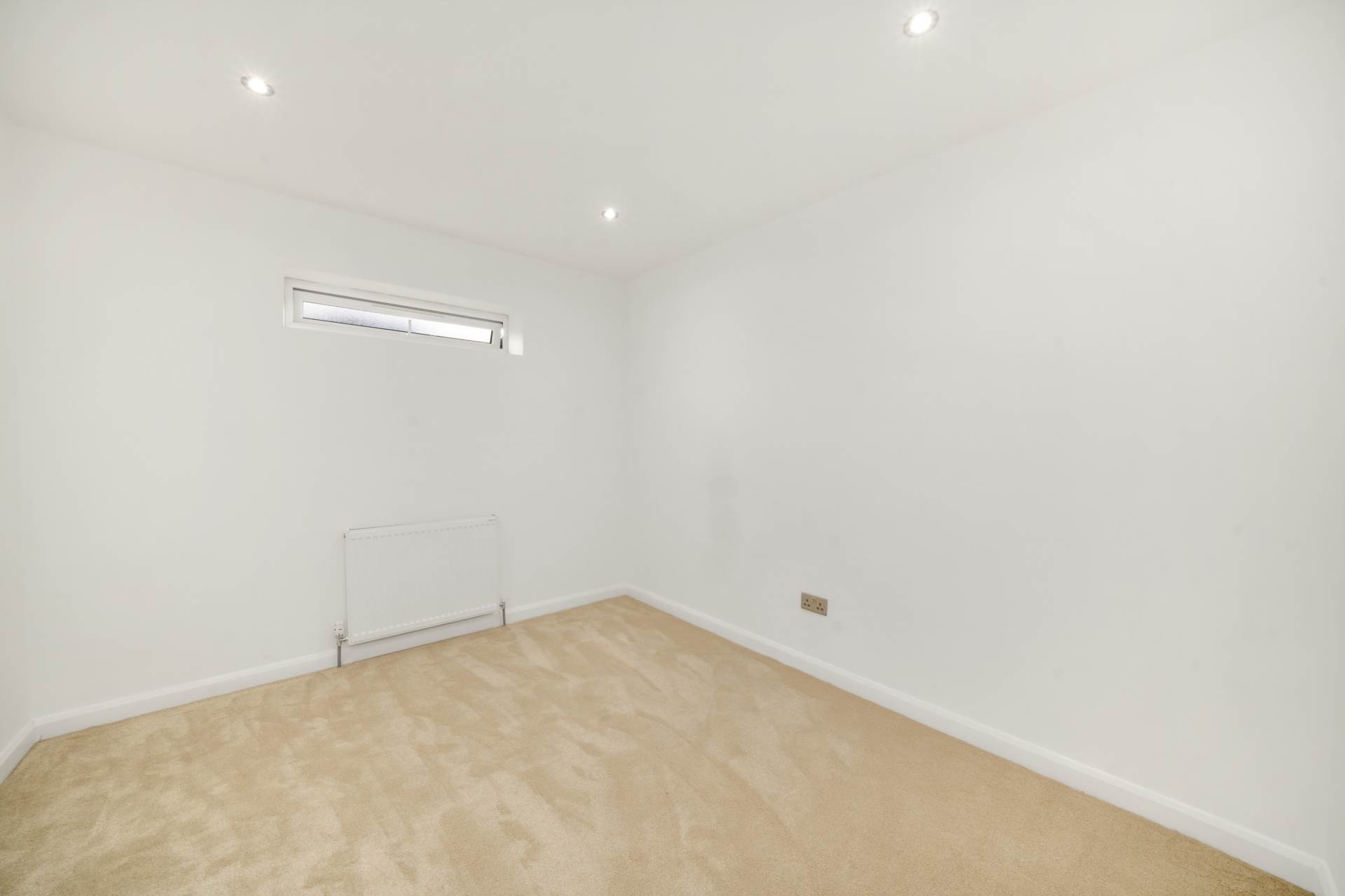Grosvenor Road, Leyton, E10, Image 15