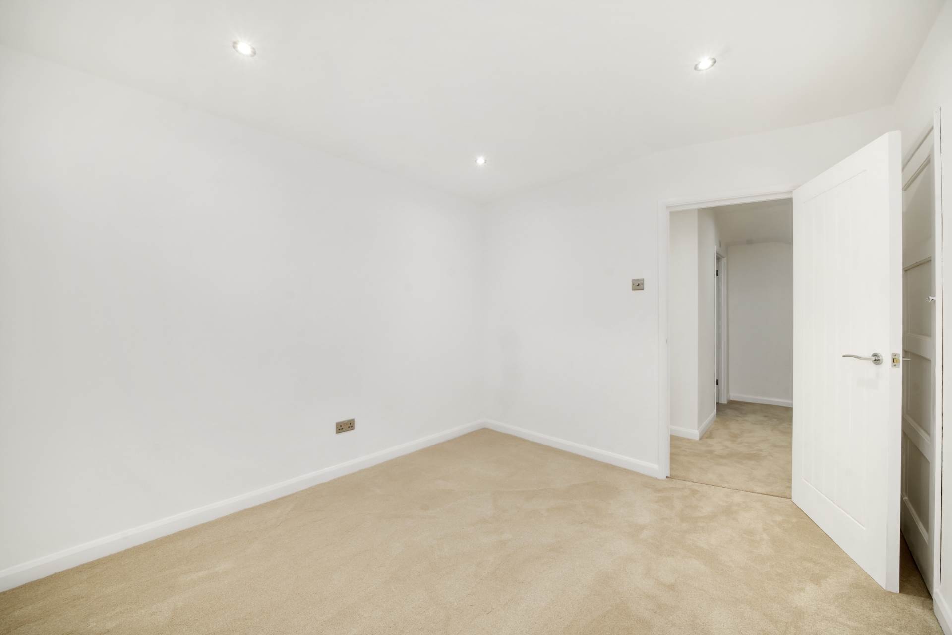 Grosvenor Road, Leyton, E10, Image 16