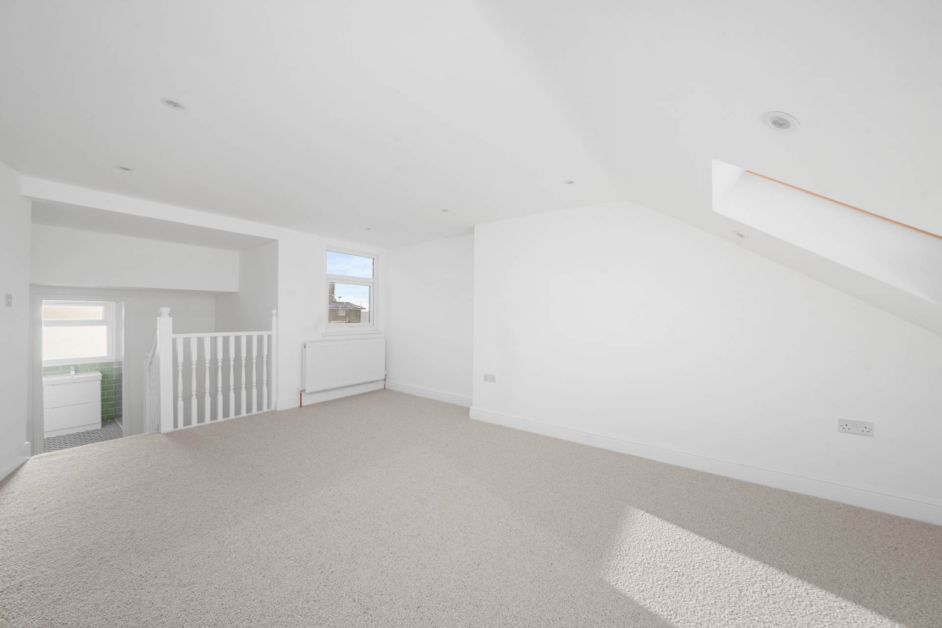 Simmonds Road, Leyton, E10, Image 20