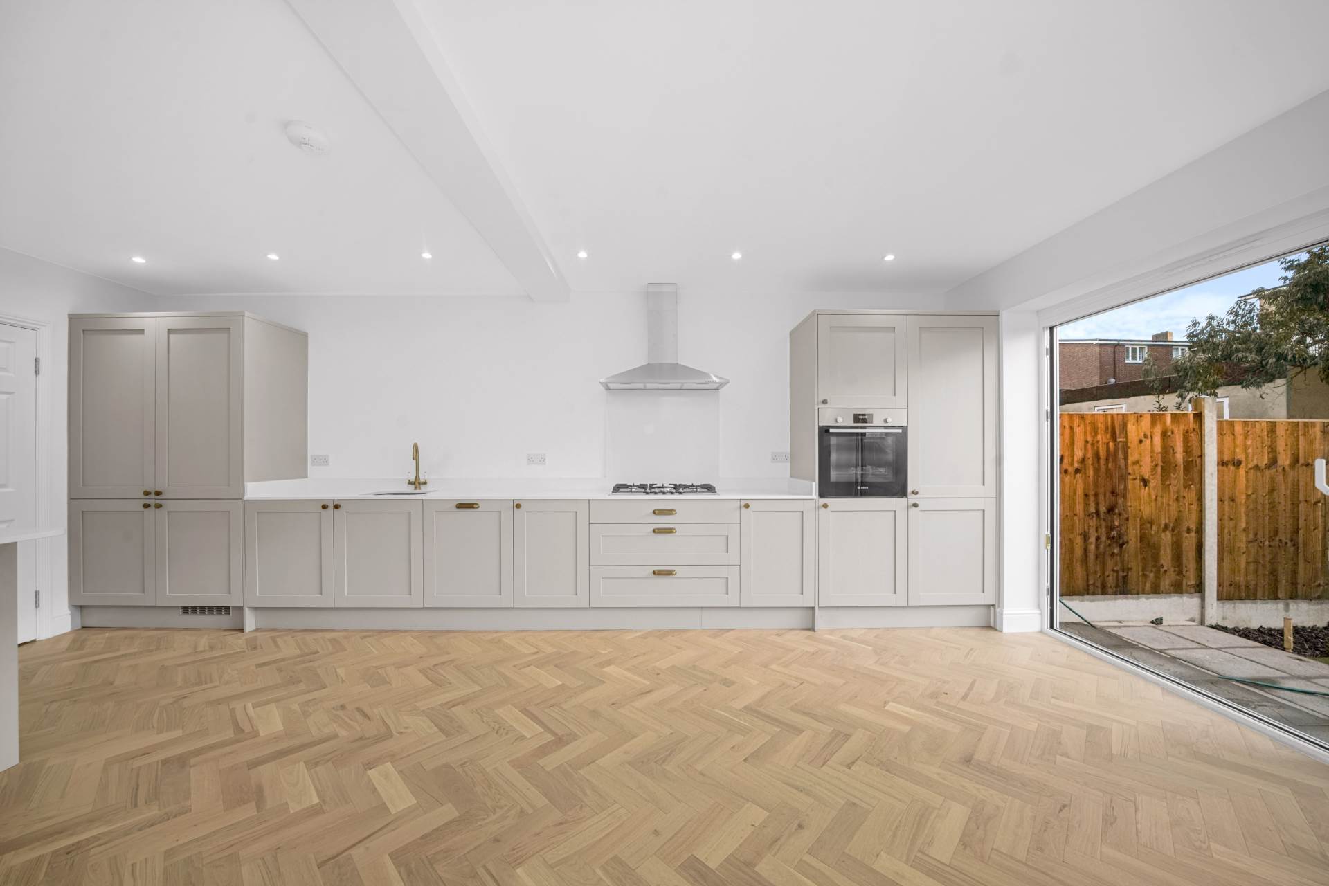 Simmonds Road, Leyton, E10, Image 9