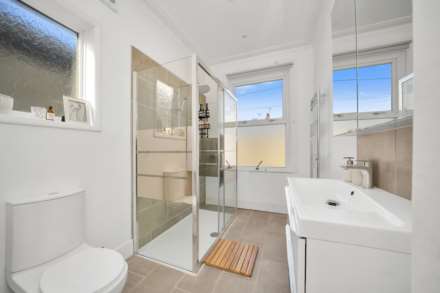 Thornhill Road, Leyton, E10, Image 15