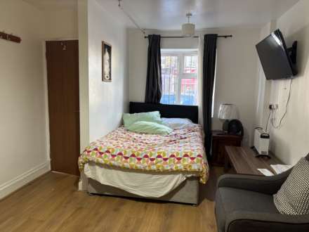 Barking Road, Canning Town, E13, Image 3