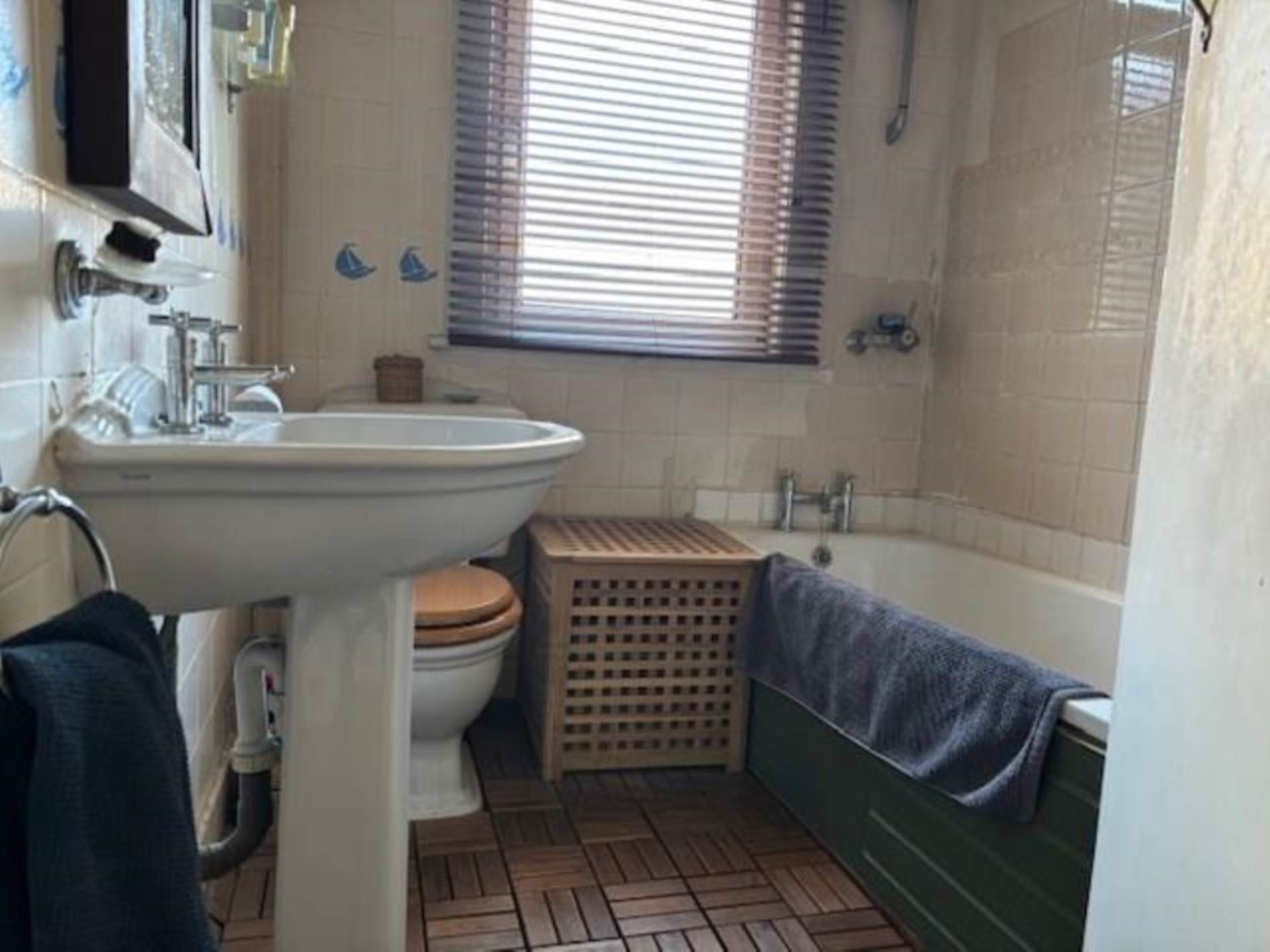 High Road, London, E10, Image 3