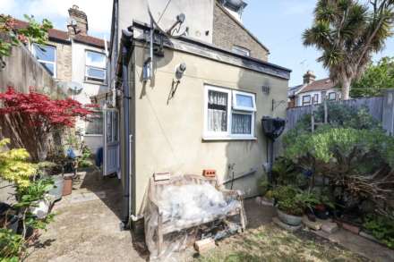 First Avenue, London, E17, Image 15