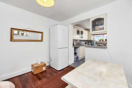 First Avenue, London, E17, Image 9