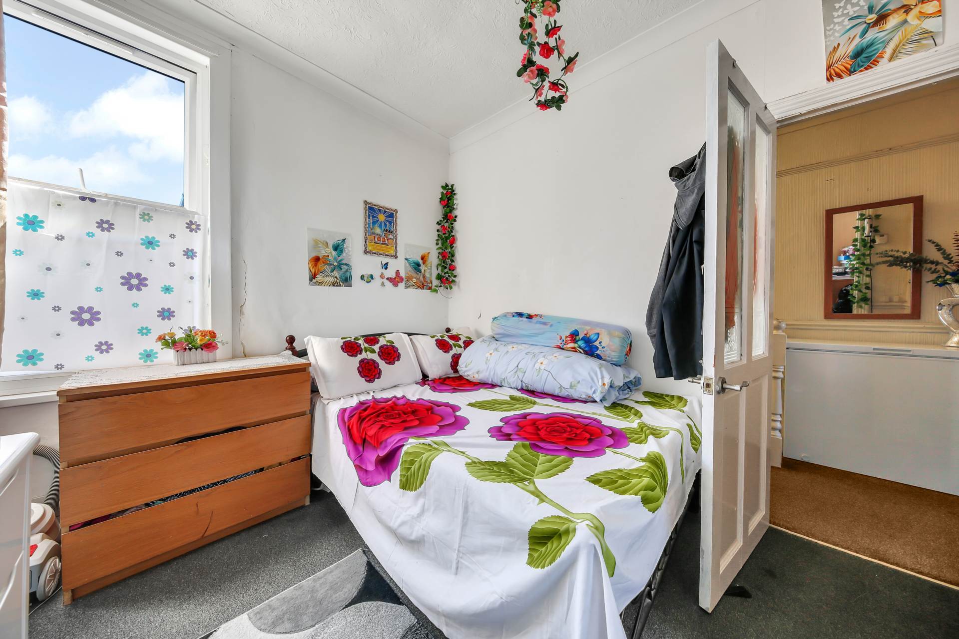Strone Road, London, Image 8