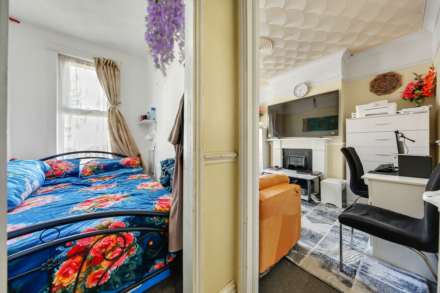 Strone Road, London, Image 13