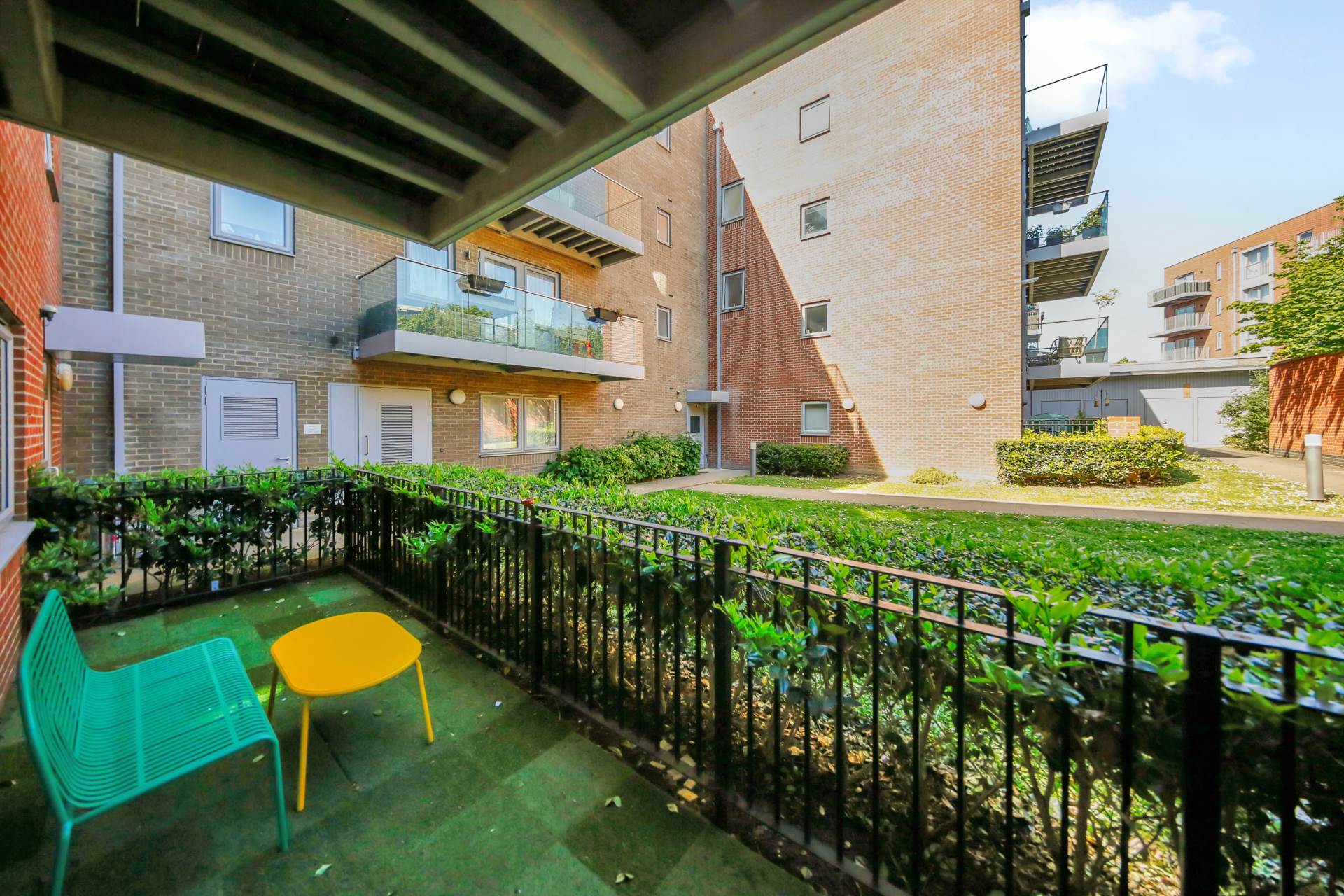 High Road, London, E10, Image 20