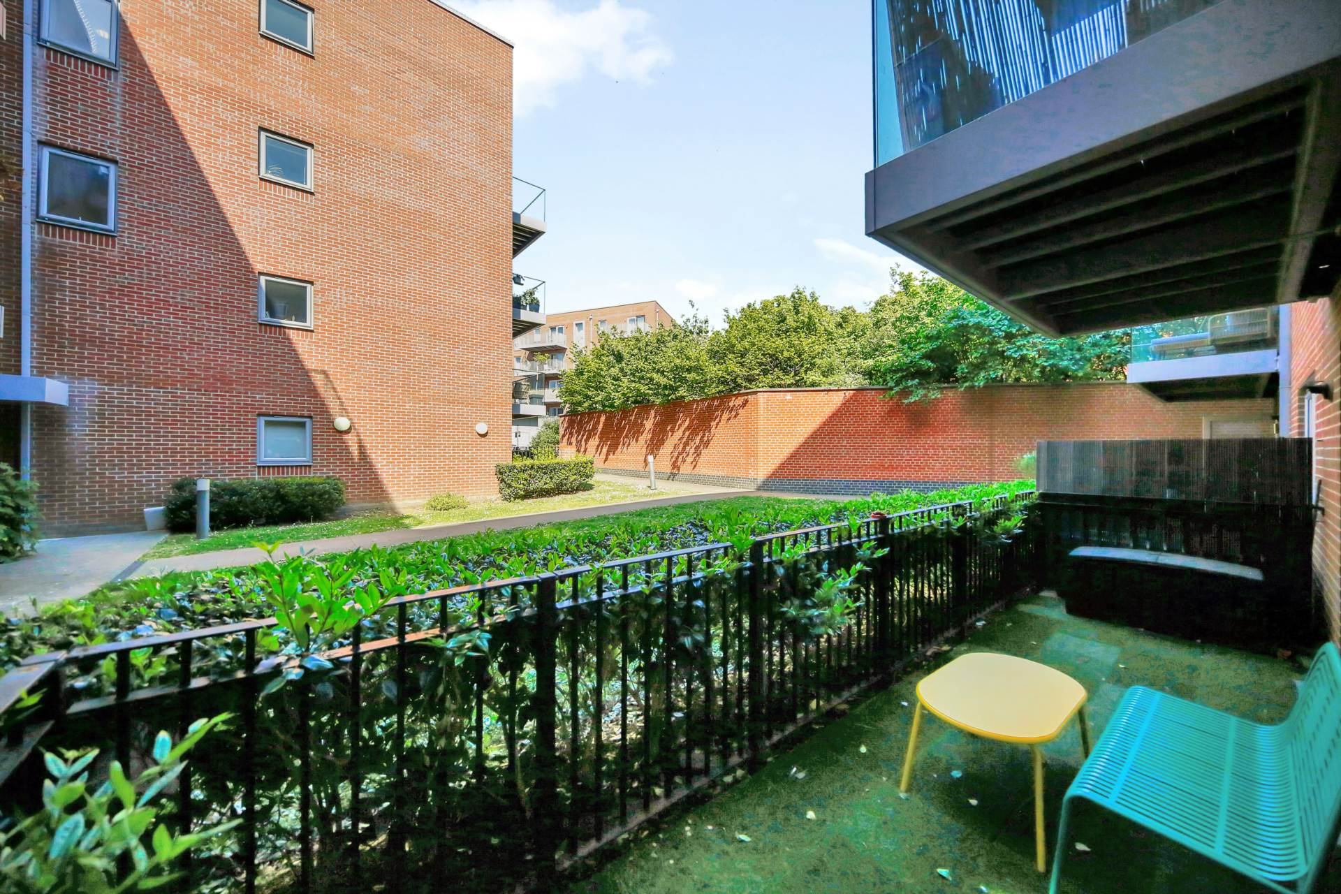 High Road, London, E10, Image 22