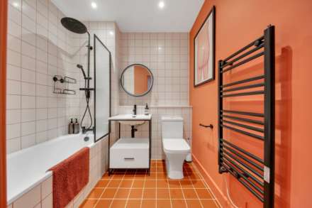 High Road, London, E10, Image 17