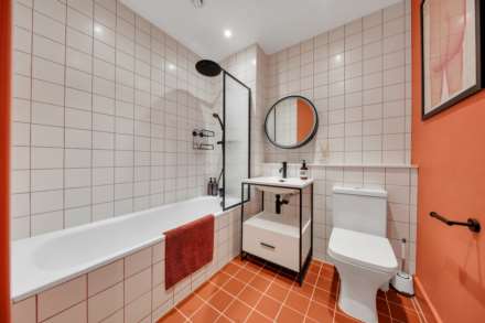 High Road, London, E10, Image 18