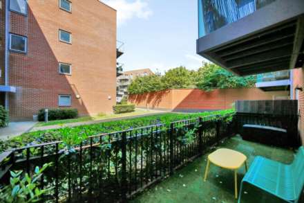 High Road, London, E10, Image 22