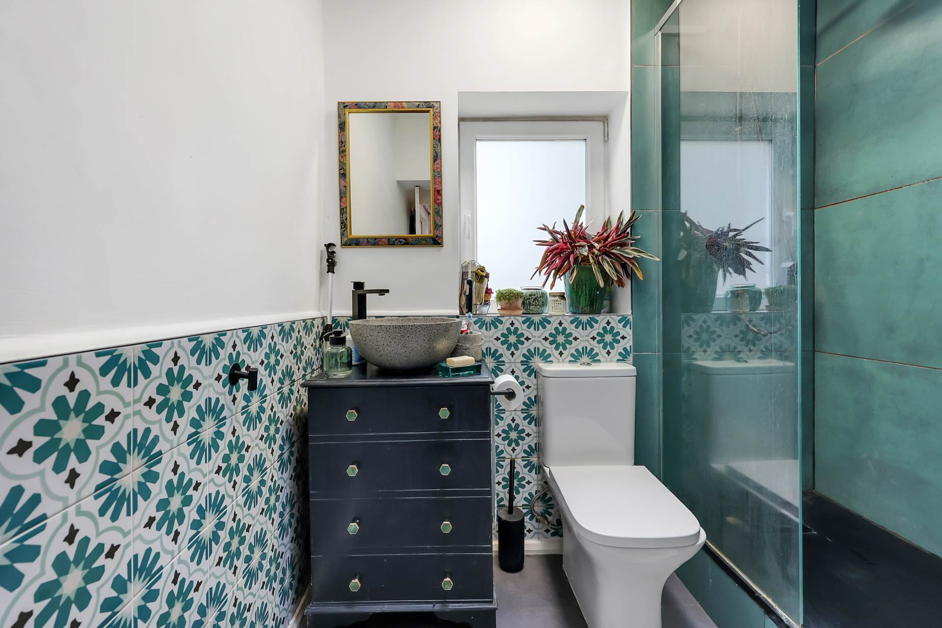 High Road Leyton, London, E15, Image 10