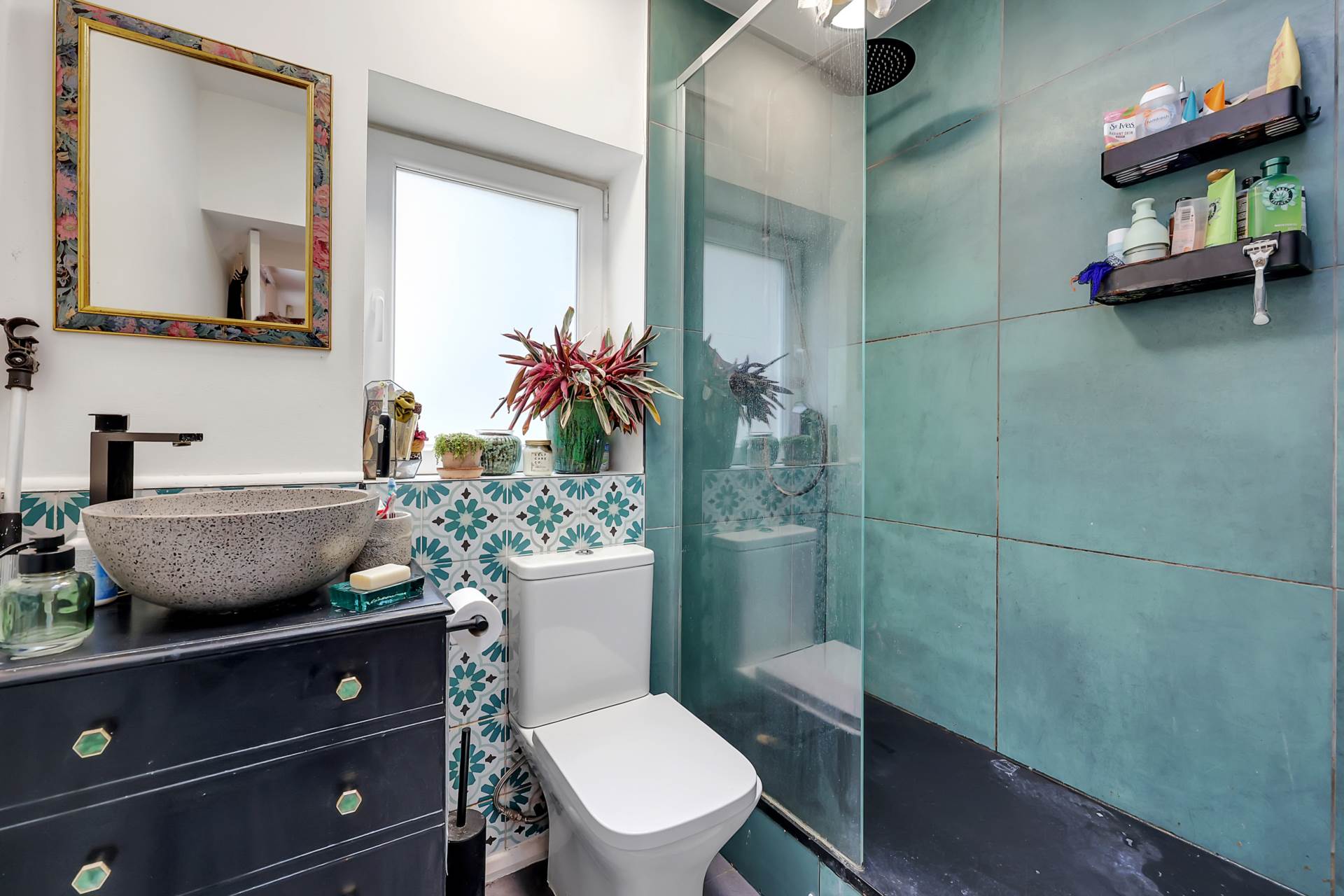 High Road Leyton, London, E15, Image 9