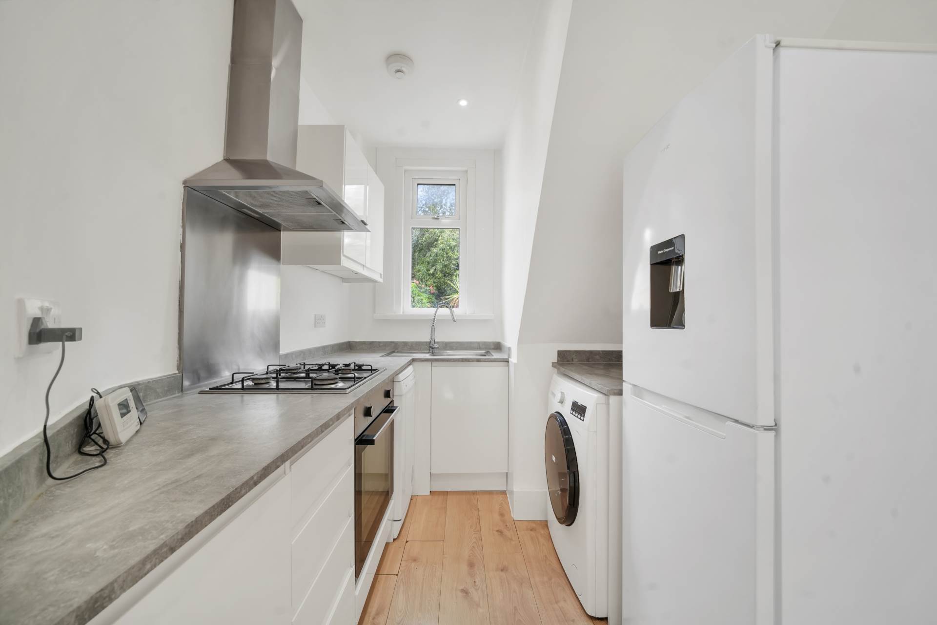 Newport Road, Leyton, E10, Image 12