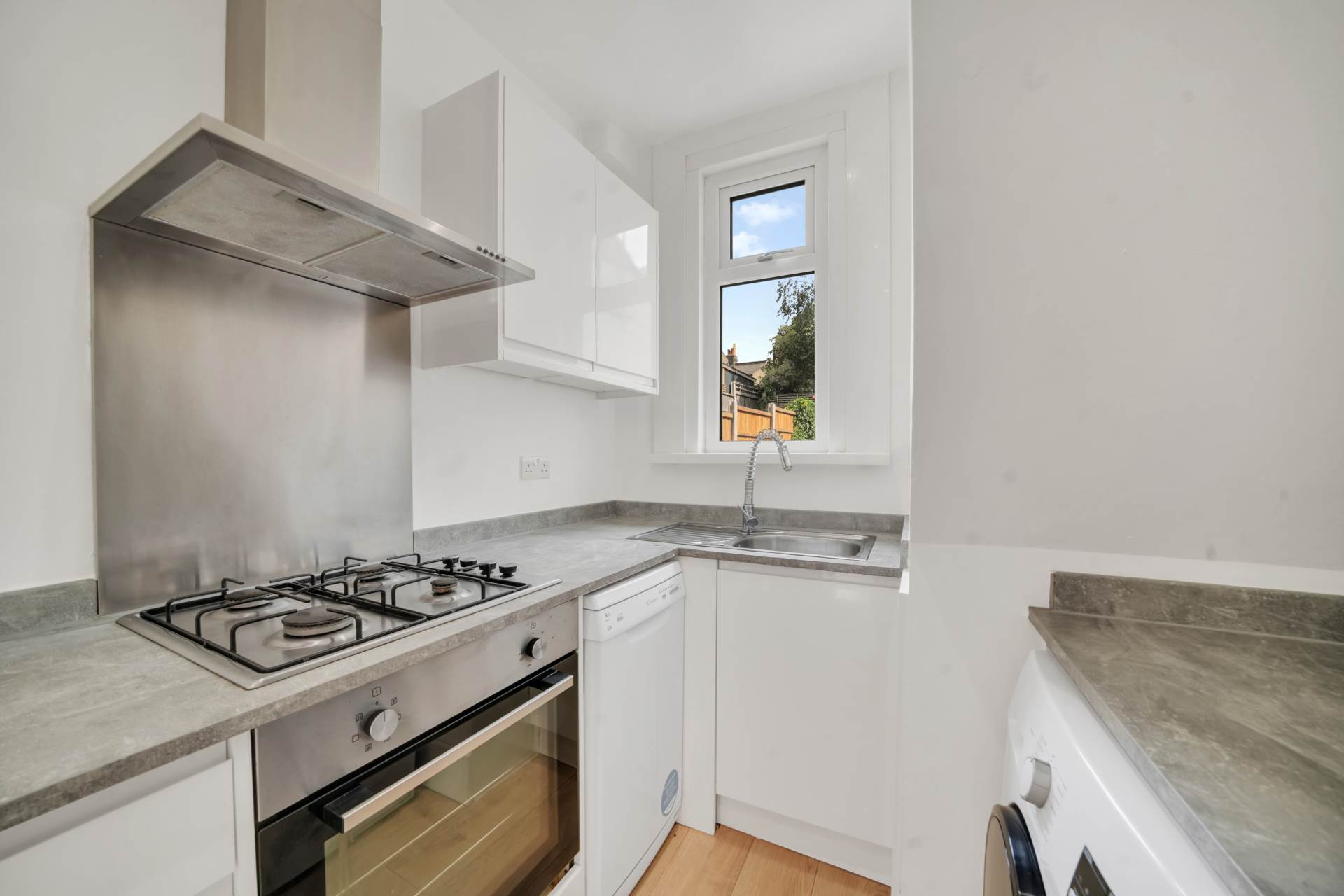 Newport Road, Leyton, E10, Image 13