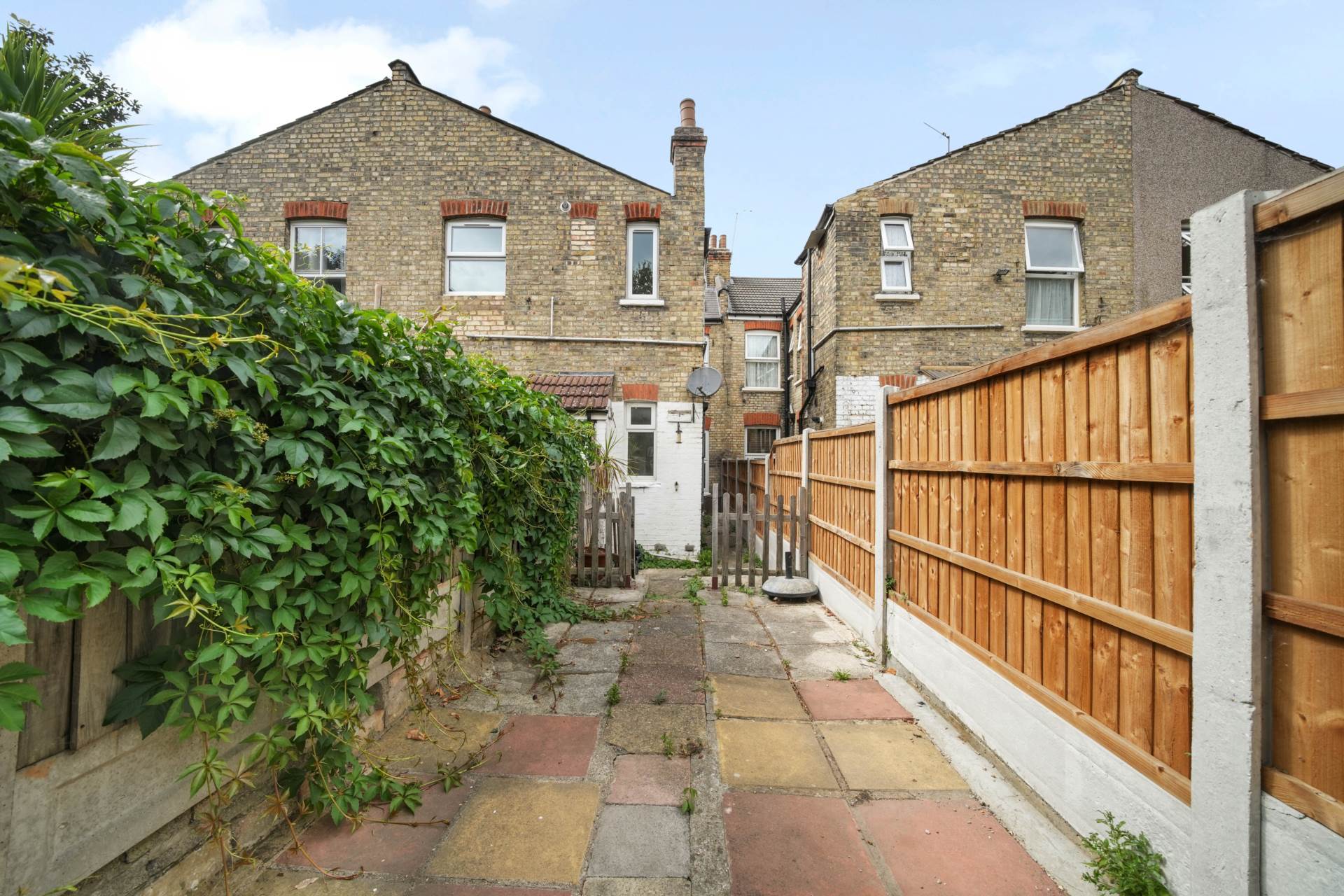 Newport Road, Leyton, E10, Image 17