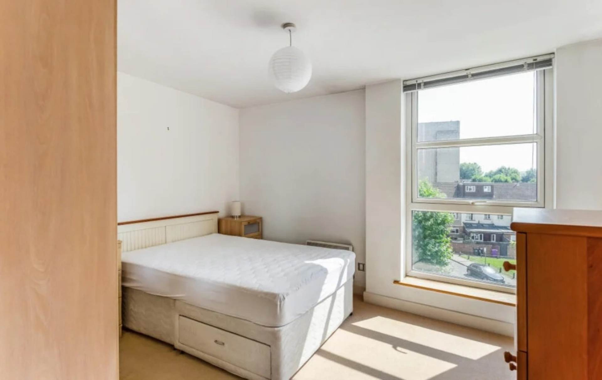 Manchester Road, London, Image 5